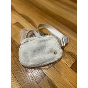 NWT Lululemon Everywhere Fleece Belt Bag /‎ Natural Ivory Trench